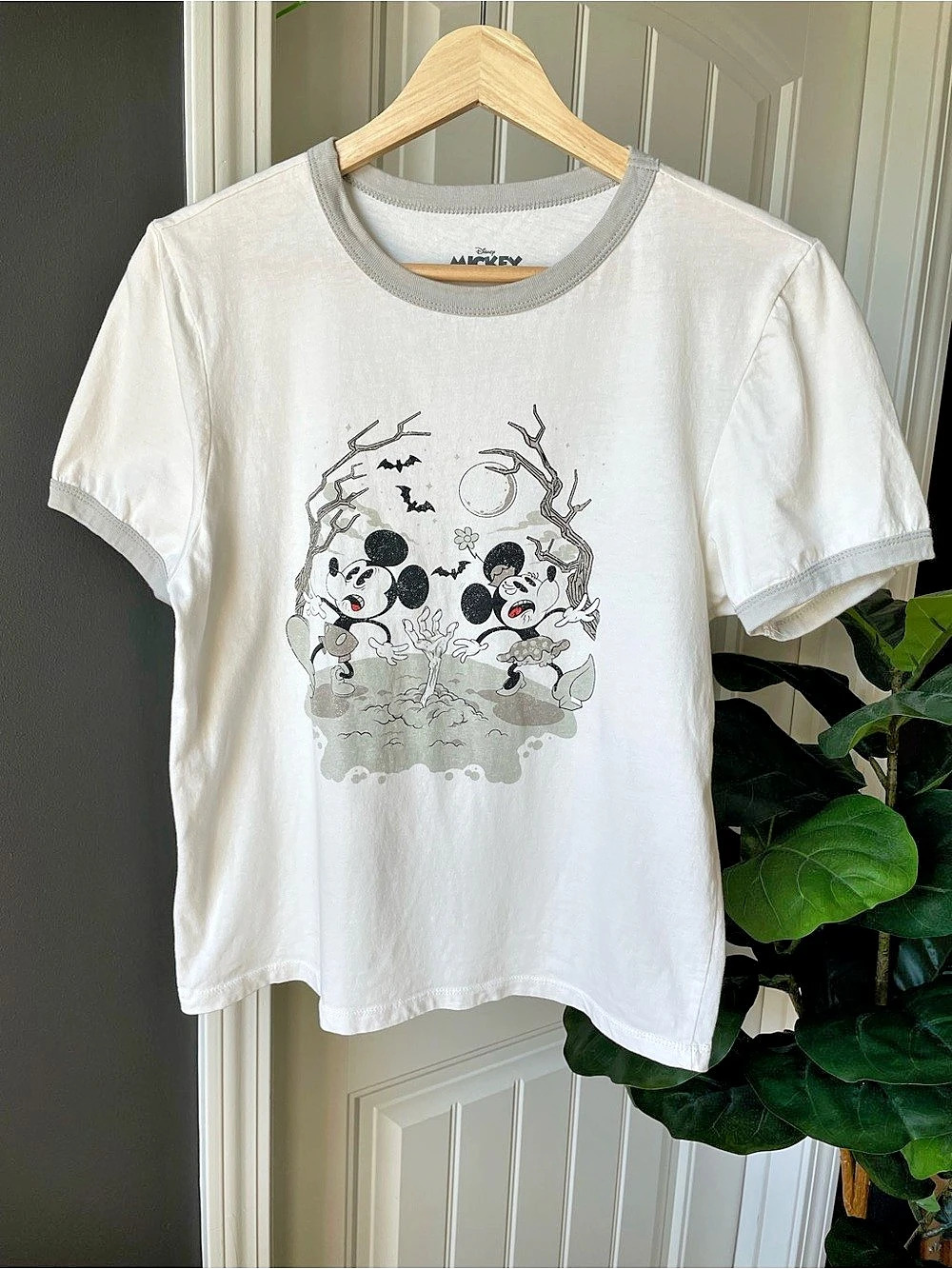 Disney Mickey & Friends Halloween Distressed Zombie Adventure Ringer Tee Size L
